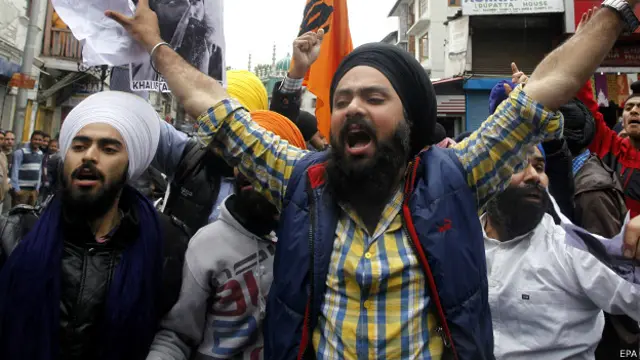 जम्मू में विरोध करते प्रदर्शनकारी 