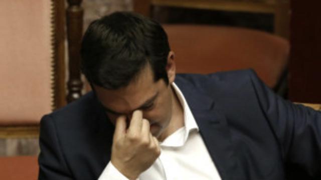 Los detractores del primer ministro Alexis Tsipras consideran que ha puesto por encima la política de partido a la de su país.