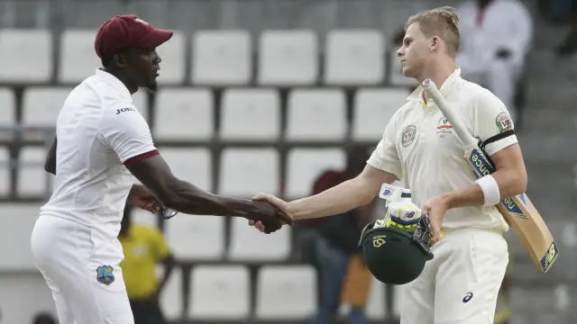 سٹیون سمتھ نے پہلی اننگز میں سنچری بنائی تھی اور اب 70 گیندوں میں 70 رنز بناکر کھیل رہے ہیں