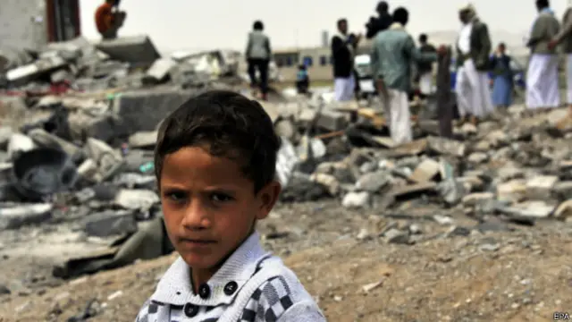 ملګري ملتونه وايي، د یمن په روانه جګړه کې تر اوسه له دوو زرو ډېر کسان وژل شوي. 