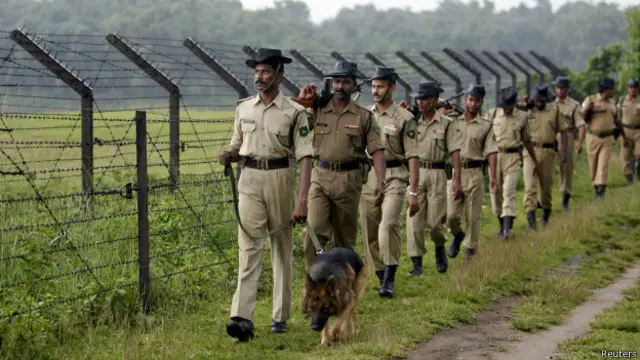 دا سيمې د بنګله دېش او هند تر منځ پر ۴۰۰۰ کيلومتره اوږده پوله پرتې دي او زياتره وخت د دواړو هېوادونو تر منځ د تاوتريخوالی سبب کېږي