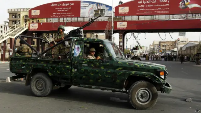 يقول التحالف إن الغارات تستهدف مواقع الحوثيين وحلفائهم