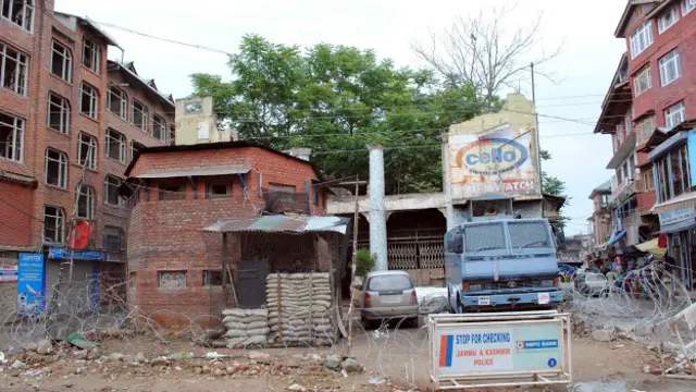 ان ویران عمارتوں میں کبھی بھارتی اور مغربی سینیما کی شاہکار فلمیں دکھائی جاتی تھیں