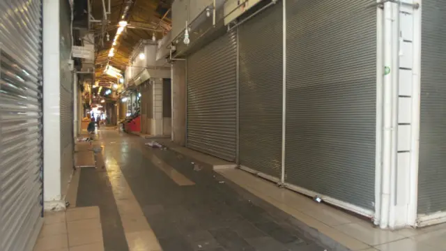 Esnaf bugün yas tutmak için kepenk kapattı.