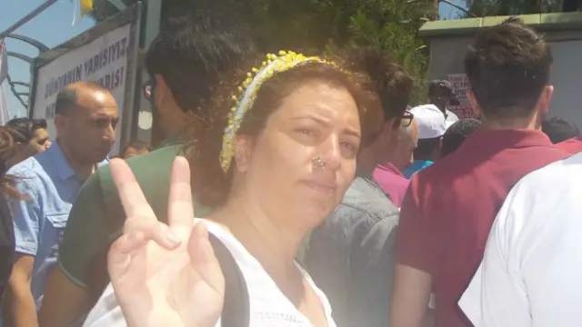 Dara Melike patlamada bacağından hafif yaralanmış.