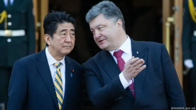 Перед саммитом Киев посетил премьер Японии Синдзо Абэ