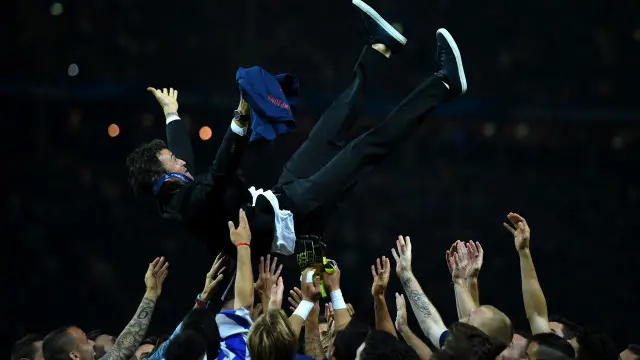 Sejak menangani FC Barcelona pada 2014, Enrique telah menuntun klub tersebut meraih lima trofi.