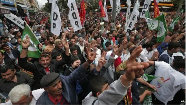 За попередніми даними, до турецького парламенту вперше проходить прокурдська партія