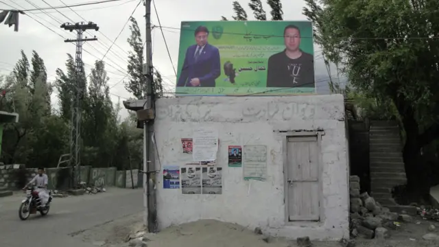 چھ حلقوں کے پونے تین سو پولنگ سٹیشنوں میں سے تقریباً نصف حساس یا انتہائی حساس قرار دیے گئے ہیں۔