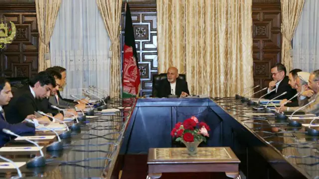 محمد اشرف غنی رئیس جمهوری، عبدالله عبدالله رئیس اجرائیه و سرور دانش معاون دوم رئیس جمهوری اعضای اصلی کمیسیون تدارکات ملی هستند