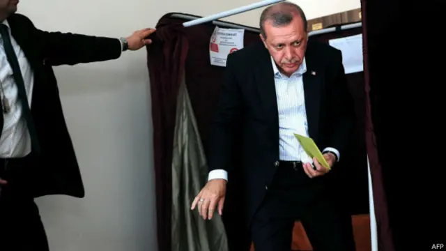 انتخابی نتائج سابق وزیر اعظم اور موجودہ صدر رجب طیب اردوگان کے لیے سخت دھچکہ ہیں 