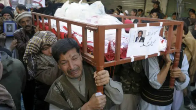 امنيتي چارواکي وايي ټپيان يې د درملنې لپاره ځايي روغتون ته لېږدولي دي