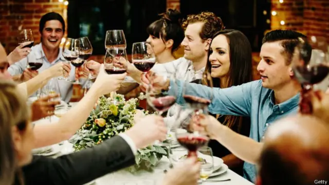 Otra ventaja de hablar idiomas es hacer amigos.