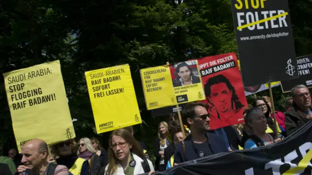 تظاهرة ضد سجن بدوي وجلده