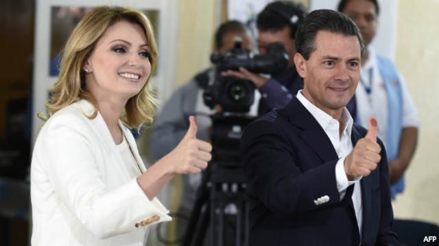 Angélica Rivera, esposa del presidente, y el mandatario Enrique Peña Nieto