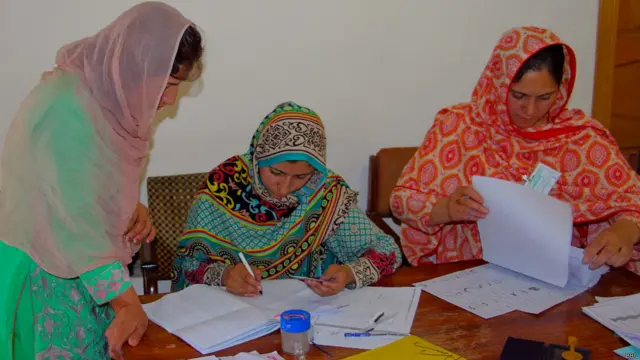 اِن انتخابات میں صرف دو خواتین امیدوار حصہ لے رہی ہیں جن کا تعلق ضلع گانچھے سے ہے۔