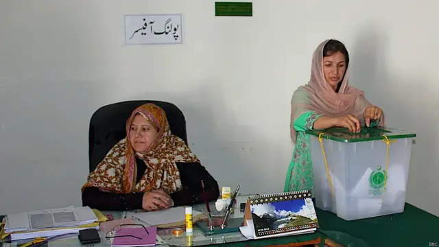 ضلع دیامیر میں خواتین کے لیے ووٹ ڈالنے کا عمل آسان بنانے کے لیے اضافی پولنگ سٹیشن بنائے گئے ہیں۔