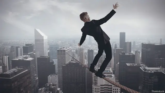 По канату над пропастью