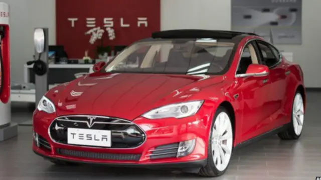 ٹیزلا ایس ایک بیٹری چارج میں 400 کلو میٹر کا سفر کرتی ہے