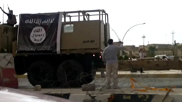 ISIS mengantisipasi serangan militer Irak dengan menggali terowongan, membangun barikade, menanam ranjau dan bom, serta memenuhi kota dengan penembak jitu.