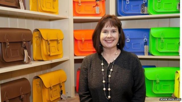 Julie Deane, la fundadora de Cambridge Satchel Company montó una exitosa empresa de bolsos en su cocina.