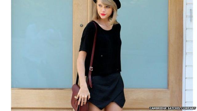 La cantante estadounidense Taylor Swift es aficionada a los bolsos de Deane.