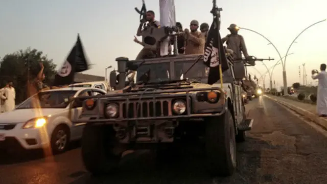 ان واقعات کا سلسلہ عراق کے دوسرے بڑے شہر موصل کے دولت اسلامیہ کے قبضے میں چلے جانے سے ہوتا ہے