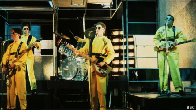 A banda Devo, de Ohio, gravou uma versão que foi elogiada por Mick Jagger