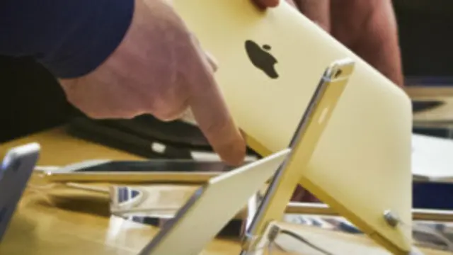 ကိုယ်နှစ်ခြိုက်တဲ့ တေးသံရှင်တွေနဲ့ ရေဒီယို အစီအစဉ်တွေကိုလည်း နားဆင်နိုင်ကြမှာ ဖြစ်ပါတယ်။