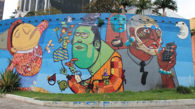 Um detalhe da enorme obra feita em conjunto pelos três grafiteiros. Foto: Charles Humpreys