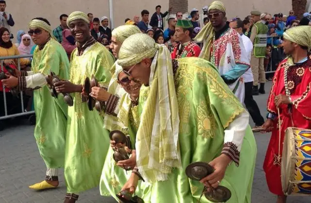 格纳瓦乐队组合游行