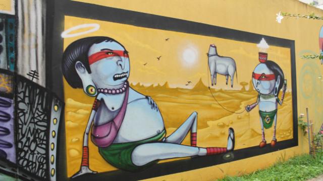 O grafiteiro Crânio homenageou os índios brasileiros nesta obra em muro da rua Paulo Gontijo de Carvalho. Foto: Charles Humpreys