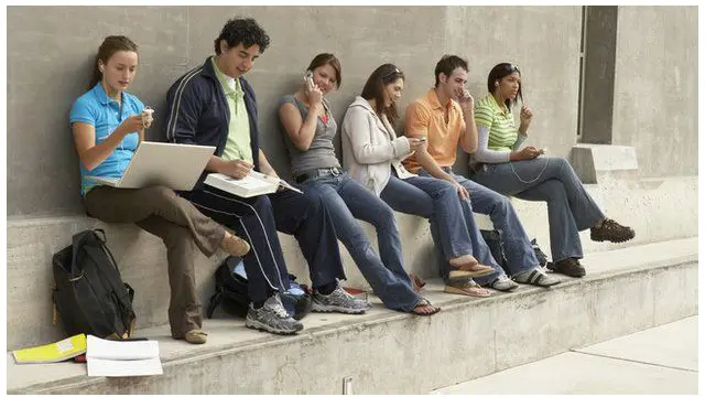 Mahasiswa dan telepon