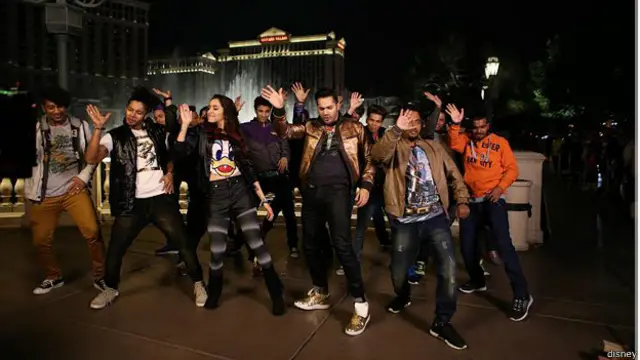 فلم کریٹیک نمرتا جوشی کے مطابق فلم کسی ڈانس شو کی توسیع نظر آتی ہے