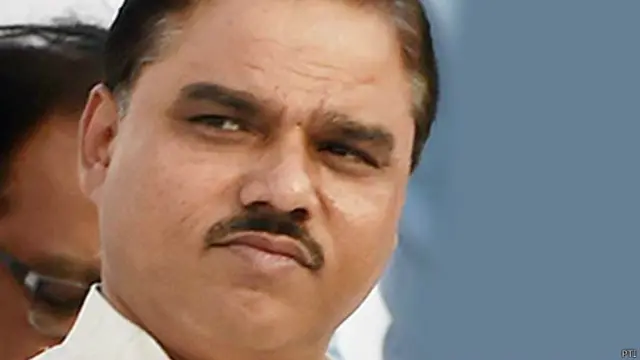 جیتیندر سنگھ تومر پر قانون کی جعلی سند رکھنے کا الزام ہے