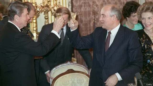 Рональд Рейган и Михаил Горбачев