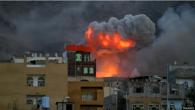 صورة من الارشيف لانفجار في صنعاء جراء قصف التحالف الذي تقوده السعودية