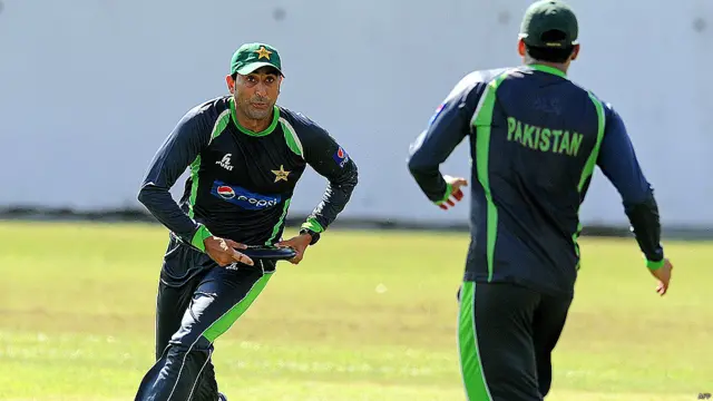 پاکستانی کرکٹ ٹیم نے منگل کو سری لنکا کے دارالحکومت کولمبو پہنچنے کے بعد بدھ کو پریکٹس شروع کر دی ہے۔ پاکستانی ٹیم کے کوچ وقار یونس کے مطابق سری لنکا میں سیریز آسان نہیں ہو گی کیونکہ سری لنکن ٹیم اپنے ہوم گراؤنڈ پر ایک مضبوط ٹیم رہی ہے۔