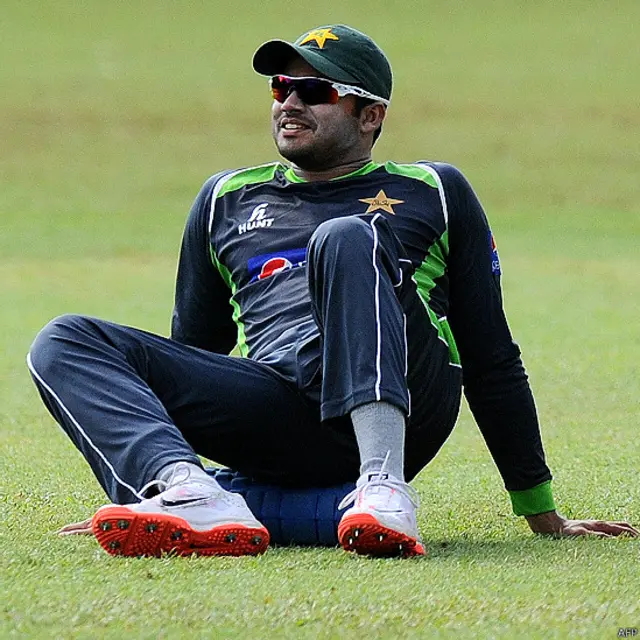 پاکستانی ٹیم سری لنکا کے دورے میں تین ٹیسٹ، پانچ ون ڈے اور دو ٹی 20 کھیلے گی۔
پہلا ٹیسٹ میچ 17 جون سے گال میں دوسرا ٹیسٹ 25 جون سے کولمبو اور تیسرا ٹیسٹ تین جولائی سے پالیکیلے میں کھیلا جائے گا۔ پاکستان کی ایک روزہ ٹیم کے کپتان اظہر علی نے زمبابوے کے خلاف سیریز میں اچھی کارکردگی کا مظاہرہ کیا تھا۔