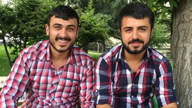 Ülkücü olduklarını söyleyen Mehmet ve Volkan, AKP'nin oy kaybından mutlu, HDP'nin yükselişinden rahatsızlar.