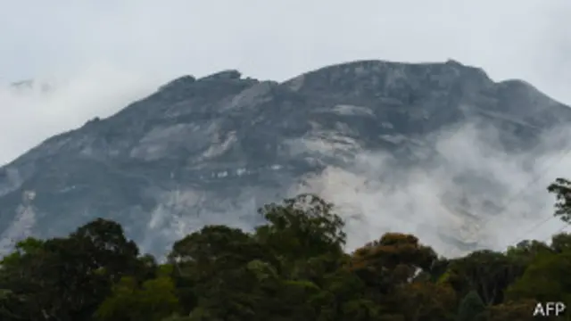 မလေးရှား နိုင်ငံမှာ ကင်နာဘာလူ တောင်ကို အထွတ်အမြတ် နေရာအဖြစ် မှတ်ယူကြ။