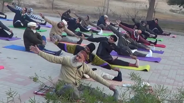 یوگا میں حصہ لینے والوں میں عمر اور جنس کی قید نہیں