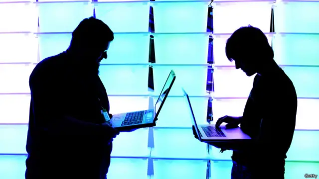 Двое хакеров