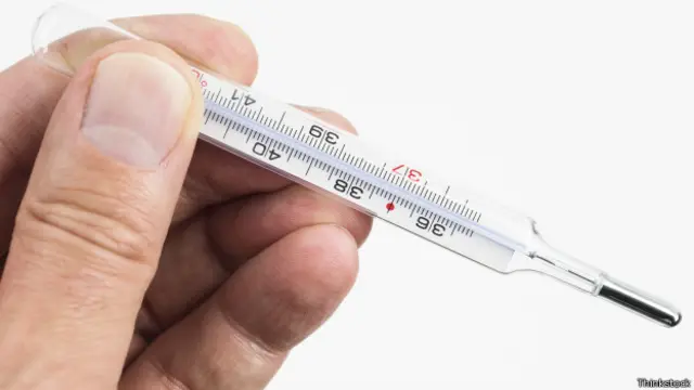 A infecção por zika pode se confundir com a dengue, pois os sintomas são parecidos, embora mais brandos