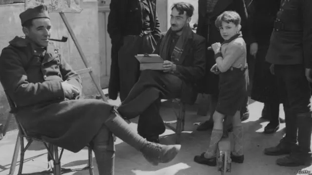 Soldado francés de licencia durante la Segunda Guerra Mundial.