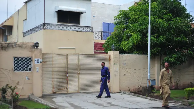 سنہ 2012 میں سیو دی چلڈرن نے کہا تھا کہ پاکستانی حکام نے ادارے کے غیر ملکی اہلکاروں کو دو ہفتوں کے اندر ملک چھوڑنے کا حکم دیا ہے۔ 