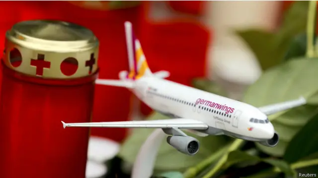 كان لوبيتز قد أخبر مركز التدريب عن الطيران الذي كان ملتحقا به باصابته بالكآبة