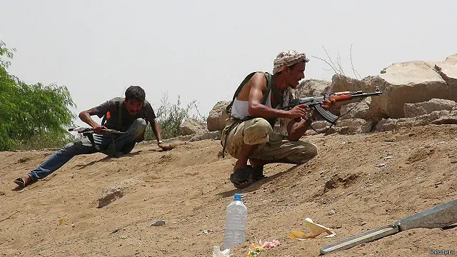 يستعر القتال في مدينة عدن الساحلية منذ أسابيع