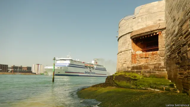 Паром у берега Портсмута