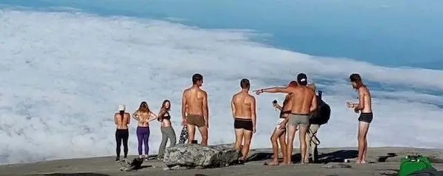 ملائیشیا میں حکام کا کہنا ہے کہ ان سیاحوں پر امنِ عامہ خراب کرنے کی فردِ جرم عائد کی جا سکتی ہے